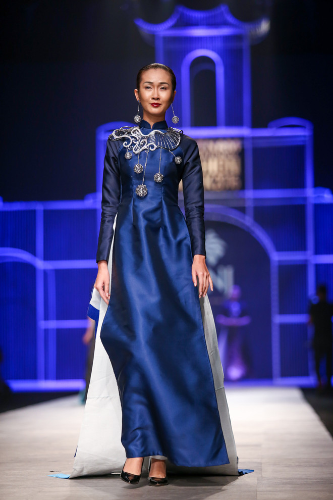 Ca sỹ Tóc Tiên quyến rũ với bộ sưu tập trang sức "Tôi yêu Việt Nam" ảnh 5