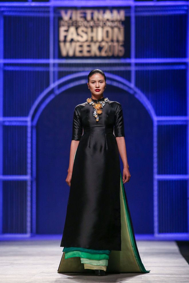 Ca sỹ Tóc Tiên quyến rũ với bộ sưu tập trang sức "Tôi yêu Việt Nam" ảnh 3