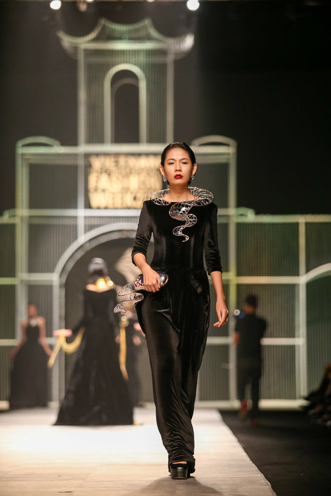 Ca sỹ Tóc Tiên quyến rũ với bộ sưu tập trang sức "Tôi yêu Việt Nam" ảnh 15