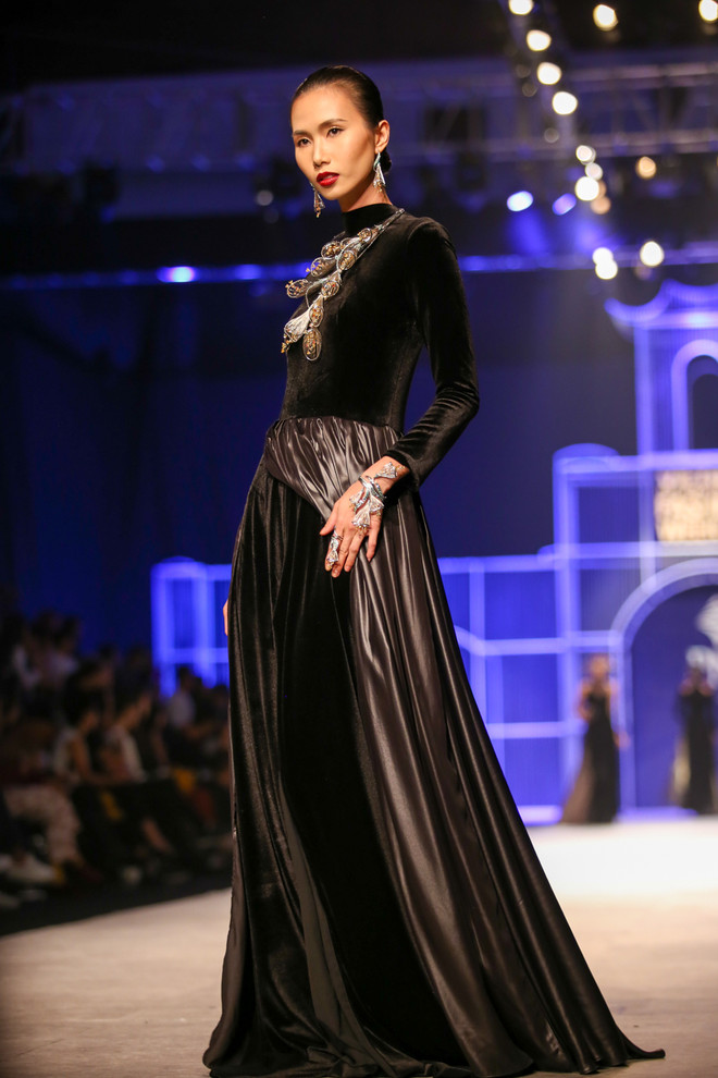 Ca sỹ Tóc Tiên quyến rũ với bộ sưu tập trang sức "Tôi yêu Việt Nam" ảnh 10