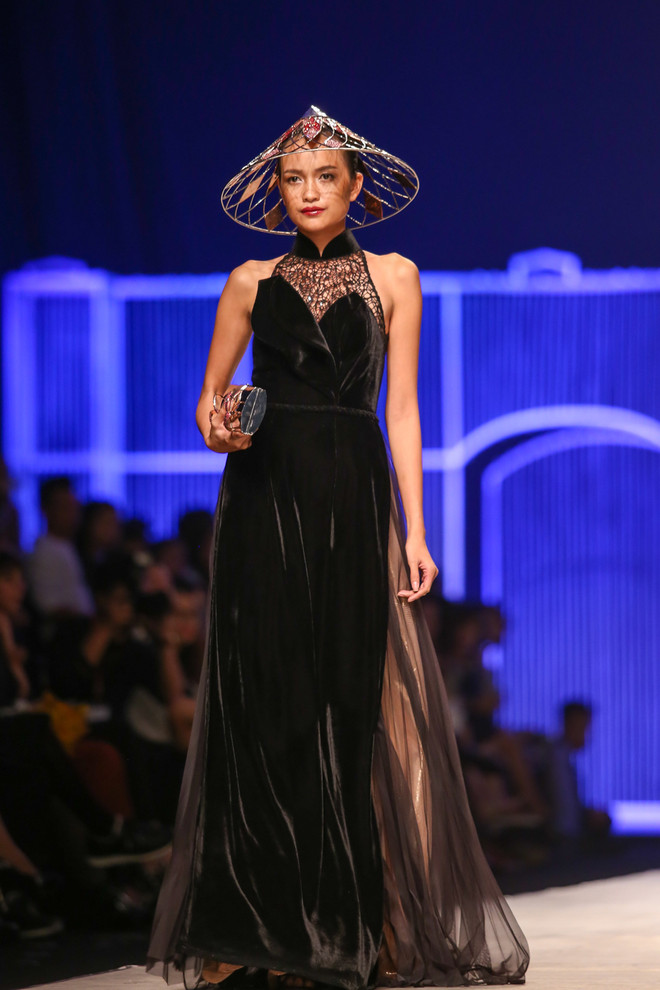 Ca sỹ Tóc Tiên quyến rũ với bộ sưu tập trang sức "Tôi yêu Việt Nam" ảnh 11