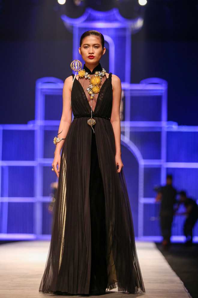 Ca sỹ Tóc Tiên quyến rũ với bộ sưu tập trang sức "Tôi yêu Việt Nam" ảnh 12