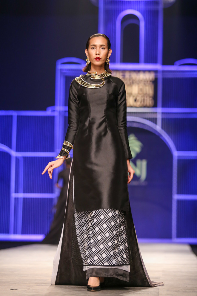 Ca sỹ Tóc Tiên quyến rũ với bộ sưu tập trang sức "Tôi yêu Việt Nam" ảnh 7