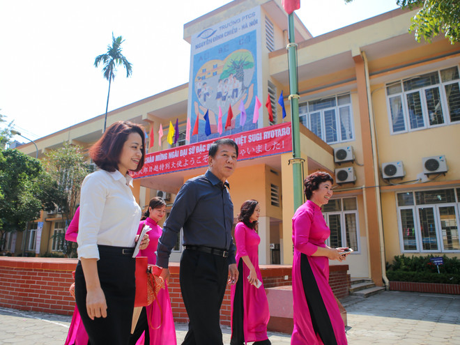 Đại sứ thiện chí Việt - Nhật thăm trẻ em trường Nguyễn Đình Chiểu ảnh 1