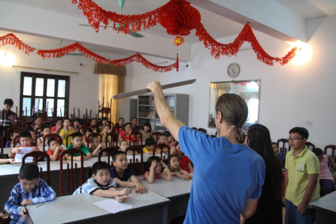 [Photo] Thăm quan lớp học tiếng Anh miễn phí của cựu binh Mỹ ảnh 3