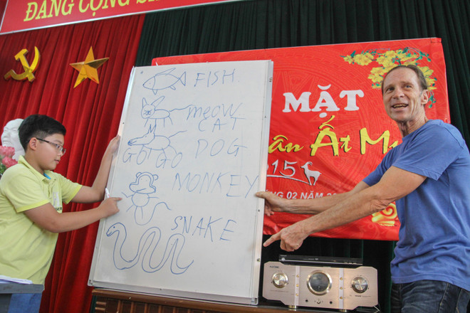 [Photo] Thăm quan lớp học tiếng Anh miễn phí của cựu binh Mỹ ảnh 4