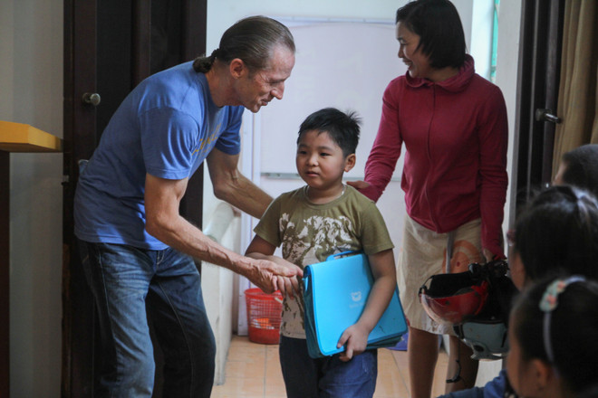 [Photo] Thăm quan lớp học tiếng Anh miễn phí của cựu binh Mỹ ảnh 1