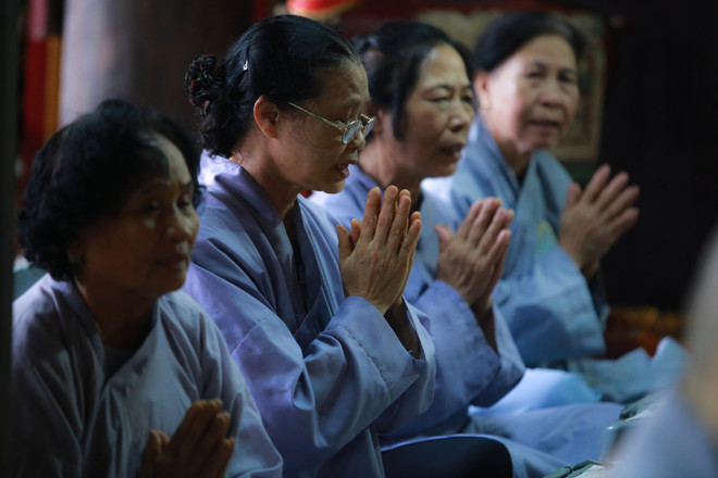Hà Nội: Đại sứ Mỹ dẫn hai con đến chùa Kim Liên làm lễ Vu Lan ảnh 10