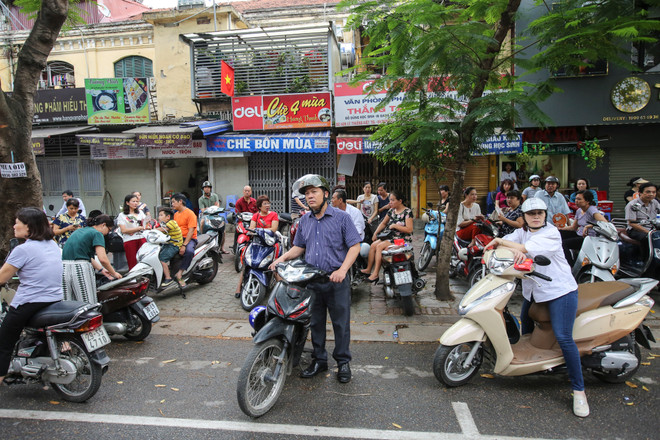 Gần 1 triệu thí sinh bắt đầu bước vào ngày thi THPT Quốc gia đầu tiên ảnh 14