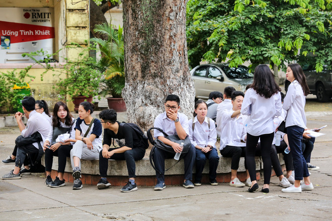 Gần 1 triệu thí sinh bắt đầu bước vào ngày thi THPT Quốc gia đầu tiên ảnh 10