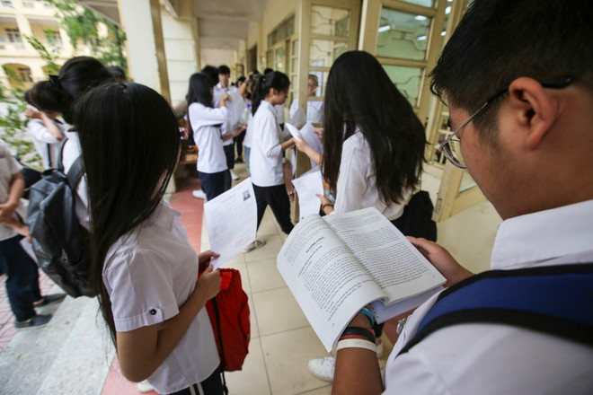 Gần 1 triệu thí sinh bắt đầu bước vào ngày thi THPT Quốc gia đầu tiên ảnh 13