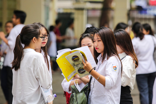 Gần 1 triệu thí sinh bắt đầu bước vào ngày thi THPT Quốc gia đầu tiên ảnh 9