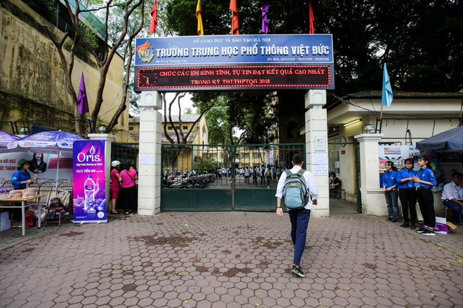 Gần 1 triệu thí sinh bắt đầu bước vào ngày thi THPT Quốc gia đầu tiên ảnh 1