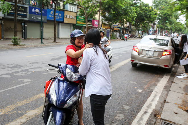 Gần 1 triệu thí sinh bắt đầu bước vào ngày thi THPT Quốc gia đầu tiên ảnh 3