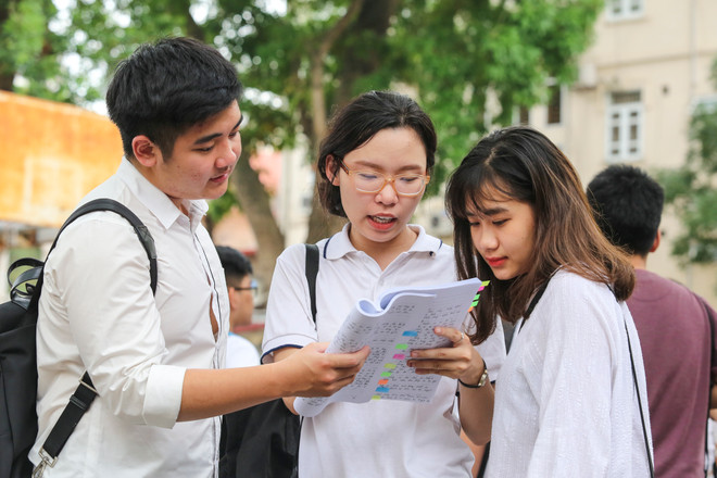 Gần 1 triệu thí sinh bắt đầu bước vào ngày thi THPT Quốc gia đầu tiên ảnh 8