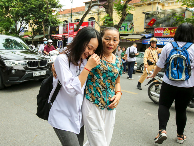 Thí sinh thi THPT Quốc gia phấn khởi vì bài thi Ngữ văn vừa sức ảnh 9