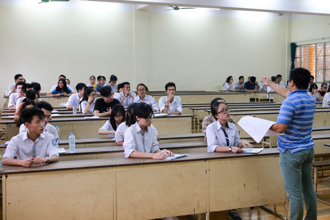 Ngày thứ 2 thi THPT quốc gia: Thí sinh lo đề Ngữ văn khó như Toán ảnh 15