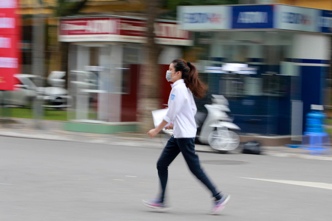 Ngày thứ 2 thi THPT quốc gia: Thí sinh lo đề Ngữ văn khó như Toán ảnh 1