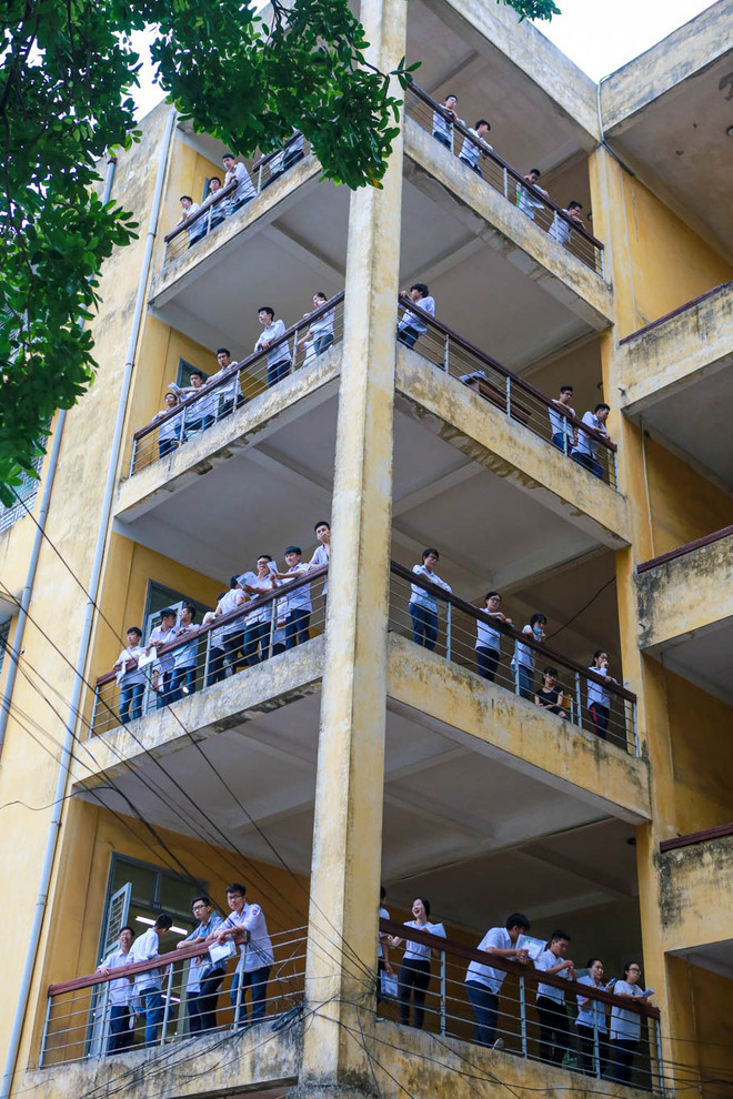 Ngày thứ 2 thi THPT quốc gia: Thí sinh lo đề Ngữ văn khó như Toán ảnh 13