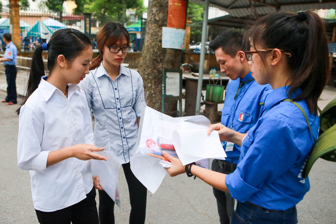 Ngày thứ 2 thi THPT quốc gia: Thí sinh lo đề Ngữ văn khó như Toán ảnh 4