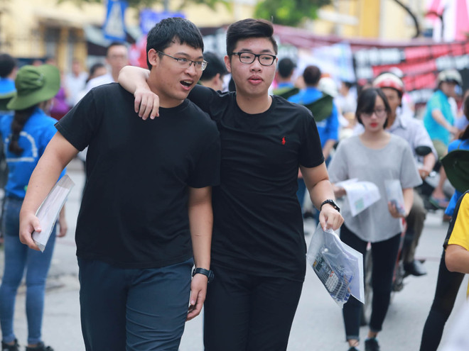 Ngày thứ 2 thi THPT quốc gia: Thí sinh lo đề Ngữ văn khó như Toán ảnh 5