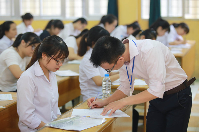 Ngày thứ 2 thi THPT quốc gia: Thí sinh lo đề Ngữ văn khó như Toán ảnh 16
