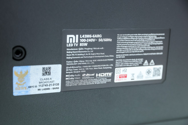 Đằng sau TV có ghi rõ được sản xuất tại nhà máy BOE VISION-ELECTRONIC TECHOLOGY (VIETNAM) CO., LTD. Nhà máy này hiện có trụ sở tại Đồng Nai. (Ảnh: Minh Sơn/Vietnam+) Cận cảnh smart TV 4K của Xiaomi được sản xuất trực tiếp tại Việt Nam ảnh 9