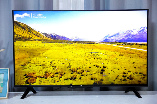 Trải nghiệm thực tế, TV Xiaomi thể hiện hình ảnh có độ nét tốt và màu sắc rực rỡ. Tuy nhiên, tương phản của Xiaomi P1 không xuất sắc. (Ảnh: Minh Sơn/Vietnam+) Cận cảnh smart TV 4K của Xiaomi được sản xuất trực tiếp tại Việt Nam ảnh 2