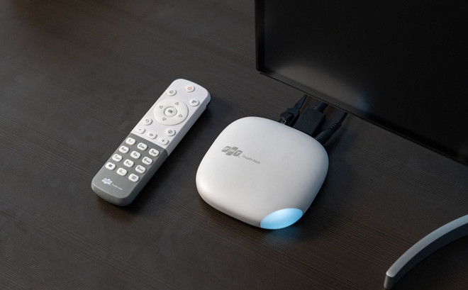 Thiết kế của Bộ giải mã FPT TV 4K FX6 được lấy cảm hứng từ những viên đá cuội rất nhỏ gọn, bo cong ở các góc. (Ảnh: PV/Vietnam+) Trên tay FPT TV4K FX6: Bộ giải mã TV mới với nhiều tính năng đặc sắc ảnh 1