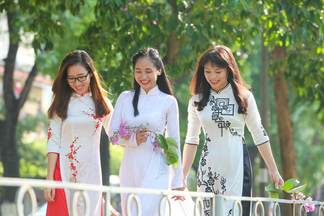 Hoa bằng lăng mộng mơ "nhuộm tím" khắp phố phường Hà Nội ảnh 10