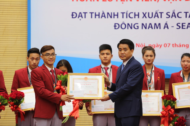 Dàn trai xinh gái đẹp tề tựu tại lễ khen thưởng VĐV SEA Games xuất sắc ảnh 3