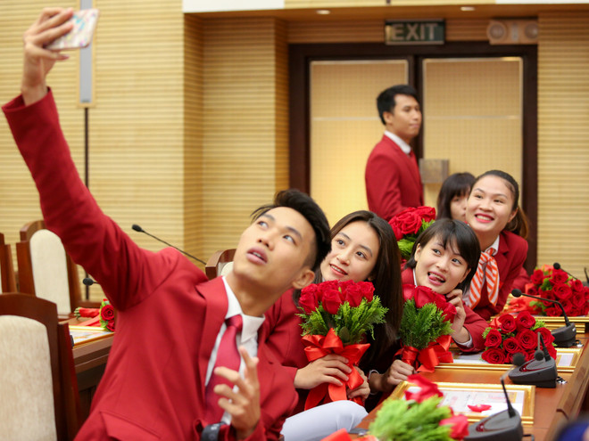 Dàn trai xinh gái đẹp tề tựu tại lễ khen thưởng VĐV SEA Games xuất sắc ảnh 13