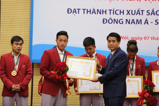 Dàn trai xinh gái đẹp tề tựu tại lễ khen thưởng VĐV SEA Games xuất sắc ảnh 4