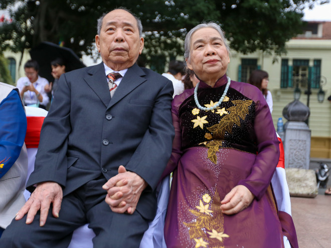 Xúc động đám cưới tập thể của 40 cặp đôi già và trẻ ở Thủ đô ảnh 4