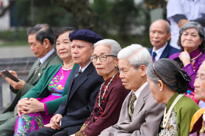 Xúc động đám cưới tập thể của 40 cặp đôi già và trẻ ở Thủ đô ảnh 2