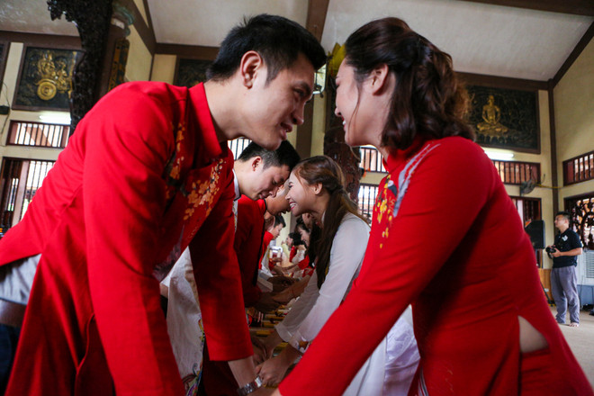 Hình ảnh 14 cặp đôi tại Hà Nội tổ chức lễ cưới tập thể nơi cửa Phật ảnh 13