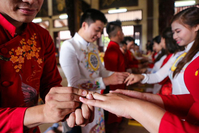 Hình ảnh 14 cặp đôi tại Hà Nội tổ chức lễ cưới tập thể nơi cửa Phật ảnh 12