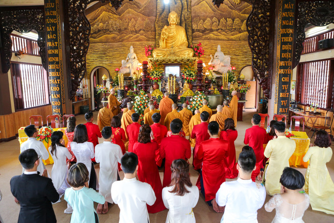 Hình ảnh 14 cặp đôi tại Hà Nội tổ chức lễ cưới tập thể nơi cửa Phật ảnh 6