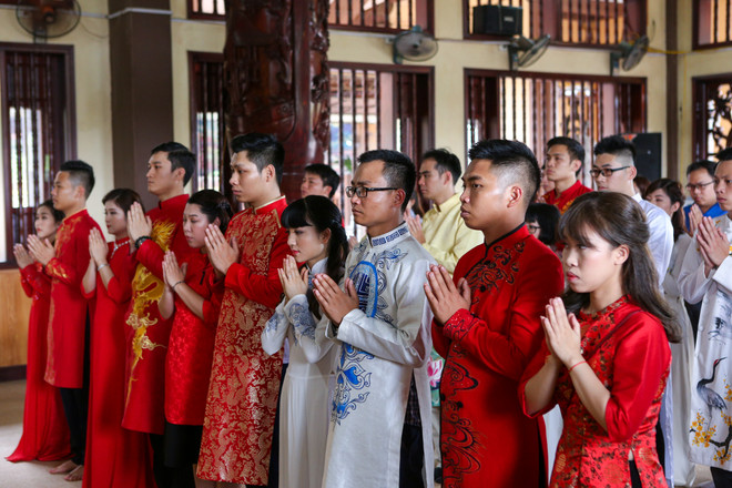 Hình ảnh 14 cặp đôi tại Hà Nội tổ chức lễ cưới tập thể nơi cửa Phật ảnh 4