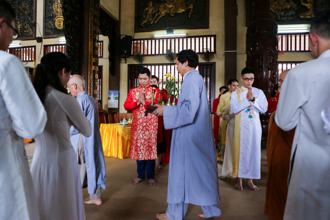 Hình ảnh 14 cặp đôi tại Hà Nội tổ chức lễ cưới tập thể nơi cửa Phật ảnh 3