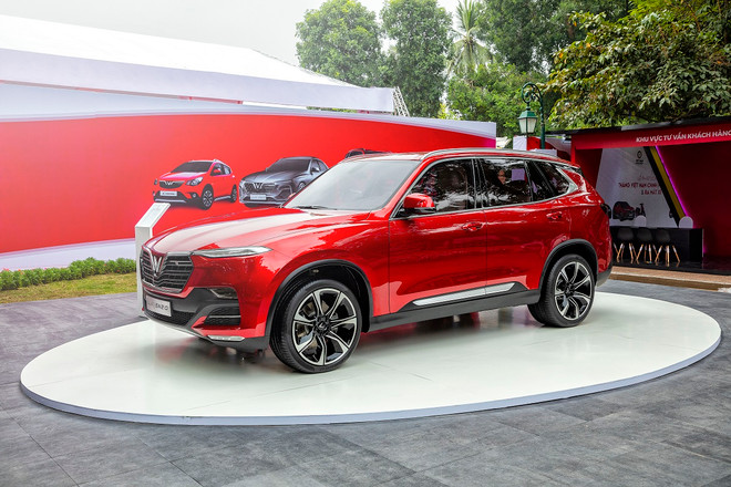 Giá xe VinFast nằm ở nấc thang nào trong phân khúc cao cấp? ảnh 2