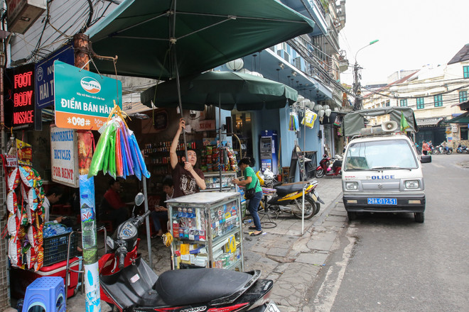 Nhìn lại vỉa hè Hà Nội một năm sau chiến dịch chống lấn chiếm ảnh 13