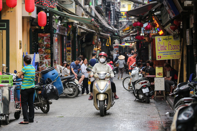 Nhìn lại vỉa hè Hà Nội một năm sau chiến dịch chống lấn chiếm ảnh 11