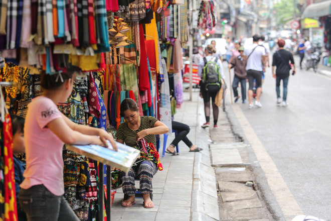 Nhìn lại vỉa hè Hà Nội một năm sau chiến dịch chống lấn chiếm ảnh 7