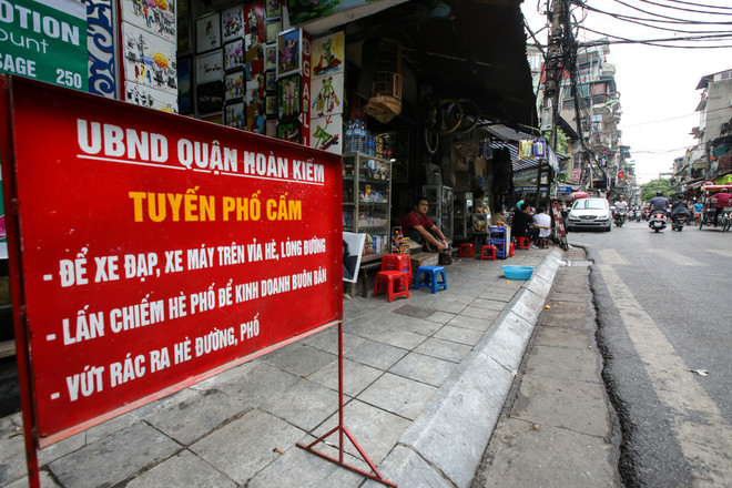 Nhìn lại vỉa hè Hà Nội một năm sau chiến dịch chống lấn chiếm ảnh 1