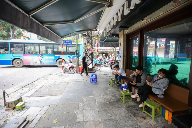 Nhìn lại vỉa hè Hà Nội một năm sau chiến dịch chống lấn chiếm ảnh 9