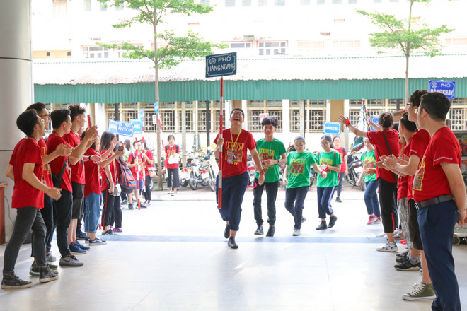 Học sinh mới ngất ngây với màn chào đón ở THPT Nguyễn Tất Thành ảnh 3