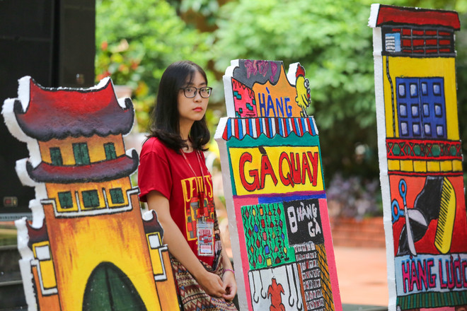 Học sinh mới ngất ngây với màn chào đón ở THPT Nguyễn Tất Thành ảnh 4