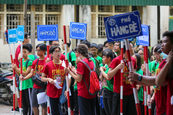 Học sinh mới ngất ngây với màn chào đón ở THPT Nguyễn Tất Thành ảnh 2
