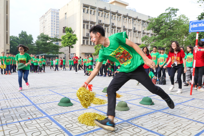 Học sinh mới ngất ngây với màn chào đón ở THPT Nguyễn Tất Thành ảnh 16